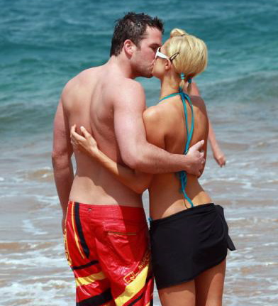 paris-hilton-doug-beach