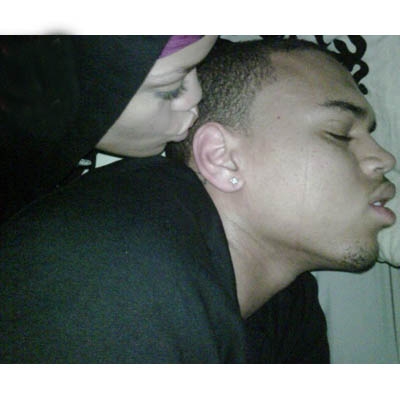 chris_rihanna_in bed