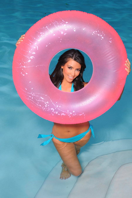 kim_kardashian_bikini_