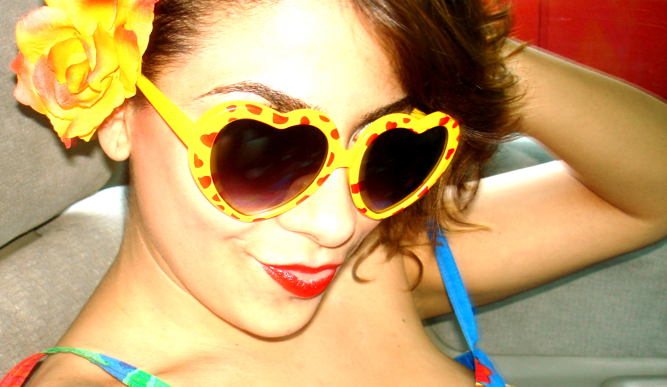 la -coacha-yellow-heart-sunglasses