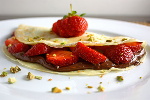 strawberry-and-nutella-crepes-